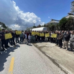 FABRİKANIN DEREYE BIRAKTIĞI ATIK, MAHALLELİYE EYLEM YAPTIRDI ZAMANINDA YÜZÜLEN DERENİN ŞİMDİLERDE YANINDAN GEÇİLMİYOR TEK İSTEDİKLERİ GIDA FABRİKASININ ARITMASINI ÇALIŞTIRMASI KIZILCIKORMAN MAHALLESİ MUHTARI MECİD KIZILDAĞ: "İNSANLAR EVİNDE DURURKEN, SOKAKTA GEZERKEN MASKE TAKIYOR" "BEN MUHTAR OLARAK UTANIYORUM, BURADAN KİM KİME SIKINTI OLUŞTURARAK PARA KAZANIYORSA HARAM OLSUN"