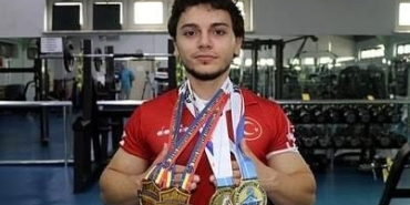 AVRUPA BİLEK GÜREŞİ ŞAMPİYONASI'NDA SAKARYALI GENÇTEN GURURLANDIRAN BAŞARI