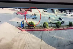 OTOMOBİL İLE MOTOSİKLETİN KAZASI KAMERADA: 1 YARALI