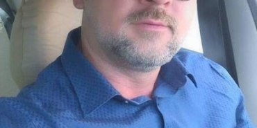 PARK ETTİĞİ OTOMOBİLDEN İNDİ, BAŞKA ARACIN ÇARPMASI NETİCESİNDE HAYATINI KAYBETTİ