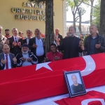 ORMAN İŞLETME MÜDÜRLÜĞÜ'NDE AİT DEPODAKİ PATLAMADA HAYATINI KAYBEDEN ÇALIŞAN DEFNEDİLDİ DEFİN SIRASINDA KÜÇÜK OĞLUNUN AĞLAYARAK MEZARA SU DÖKMESİ YÜREKLERİ BURKTU