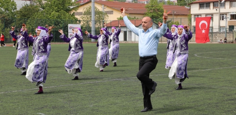 KURSİYERİ SAKATLANINCA YERİNE ÖĞRETMENİ GİRDİ: "EN SON 20 YIL ÖNCE OYNADIM"