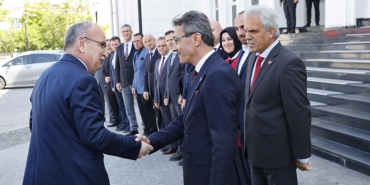 thumbnail_SAKARYA VALİSİ YAŞAR KARADENİZ’DEN ERENLER BELEDİYE BAŞKANI ŞENOL DİNÇ’E İADEYİ ZİYARET (3)