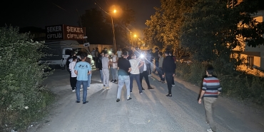 SAKARYA VALİLİĞİ'NDEN KOKUYA İLİŞKİN AÇIKLAMA: "İLK BELİRLEMELERE GÖRE HALK SAĞLIĞINI TEHLİKEYE DÜŞÜRMEYECEK BİR KOKU TESPİT EDİLMİŞTİR" "25 KİŞİLİK EKİP OLUŞTURULMUŞ VE KOKUNUN KAYNAĞI İVEDİLİKLE ARAŞTIRILMAYA BAŞLANILMIŞTIR"