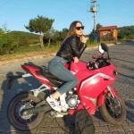 ÇOK SEVDİĞİ MOTOSİKLETİ SONU OLDU: GENÇ KIZDAN GERİYE BU FOTOĞRAFLAR KALDI