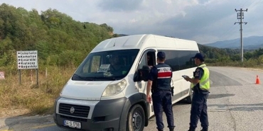 BİR AYDA 725 ARAÇ VE 266 SÜRÜCÜ TRAFİKTEN MEN EDİLDİ