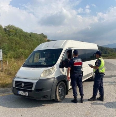 BİR AYDA 725 ARAÇ VE 266 SÜRÜCÜ TRAFİKTEN MEN EDİLDİ