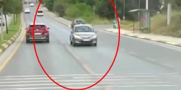 FİLM SAHNESİ GİBİ OLAY: KİLOMETRELERCE GERİ GERİ GİDEN OTOMOBİL ŞAŞKINA ÇEVİRDİ