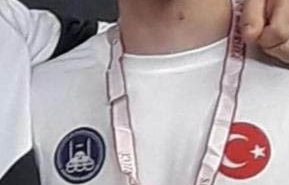 TARTIŞMA KANLI BİTTİ: KİCK BOKS SPORCUSU VE ARKADAŞI BIÇAKLANARAK YARALANDI