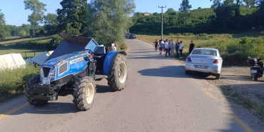 OTOMOBİL İLE TRAKTÖR ÇARPIŞTI: 1 YARALI