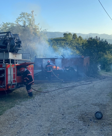 TÜP PATLADI, ÇIKAN YANGINDA KURULUK KÜL OLDU