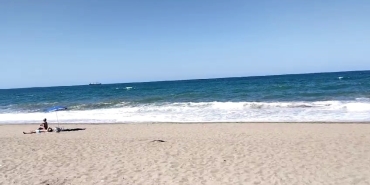 DENİZE YASAK GELİNCE SAHİL BOŞ KALDI: GÖRDÜĞÜ MANZARAYI SPİKER GİBİ ANLATTI