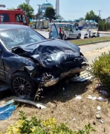 SAKARYA'DA DUBLE YOLDA ZİNCİRLEME KAZA: 4 YARALI