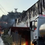 D-650 kara yolunu dumana boğan fabrika yangını 2 buçuk saat sonra söndürüldü