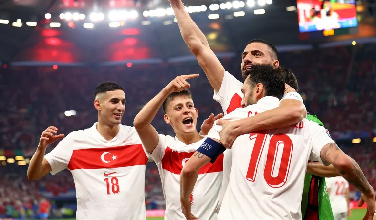 a-milli-takim-son-16-bileti-icin-sahaya-cikiyor-ilk-11ler-belli-oldu-kryh