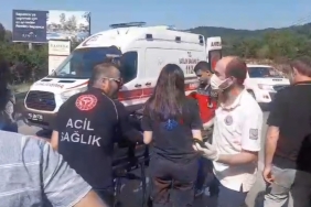 SAKARYA'DA ZİNCİRLEME KAZA: 3 KİŞİ YARALANDI