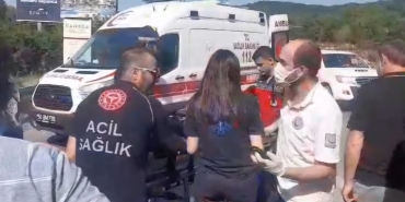 SAKARYA'DA ZİNCİRLEME KAZA: 3 KİŞİ YARALANDI