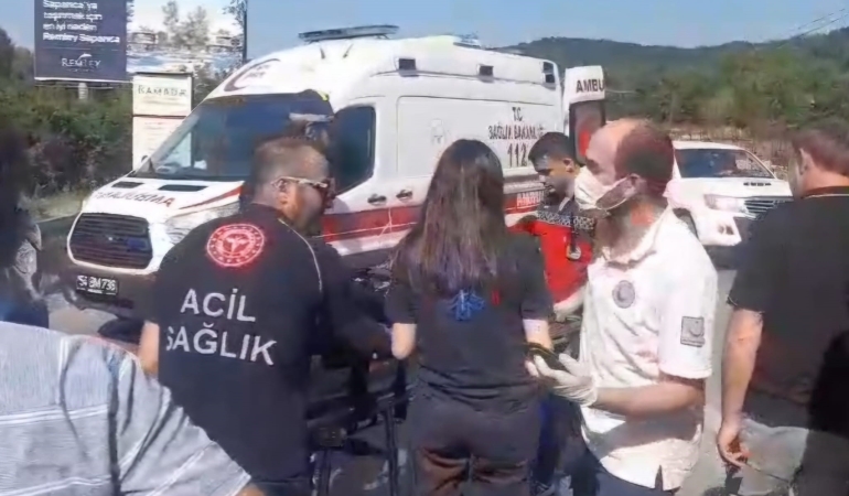 SAKARYA'DA ZİNCİRLEME KAZA: 3 KİŞİ YARALANDI