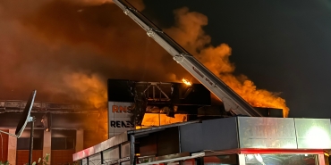 SAKARYA'DA FABRİKADA YANGIN