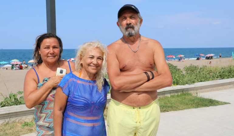 KARASU'DA TATİLCİ VE ESNAF KARŞI KARŞIYA GELDİ UĞUR SEVİNDİK: "BELEDİYENİN ÇÖZMESİ GEREKEN DURUMDA ESNAF VE TATİLCİ KARŞI KARŞIYA BIRAKILIYOR"