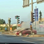 D-100'DE OTOMOBİL ALEV ALDI, YOLU DUMAN KAPLADI