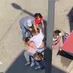 ESKİ EŞİ TARAFINDAN SOKAK ORTASINDA DARP EDİLDİ, ÇOCUKLAR ANNELERİNE SİPER OLDU SOKAK ORTASINDA SALDIRDIĞI YETMEDİ, ÇOCUKLARIN ÖNÜNDE ANNELERİNE ÖLÜM TEHDİTLERİ SAVURDU