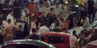 HUSUMETLİ İKİ GRUP KAVGASINDA ORTALIK SAVAŞ ALANINA DÖNDÜ