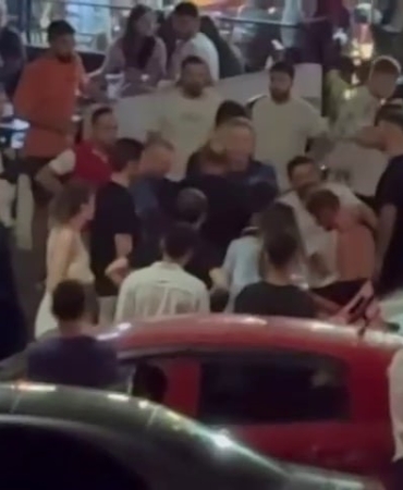 HUSUMETLİ İKİ GRUP KAVGASINDA ORTALIK SAVAŞ ALANINA DÖNDÜ