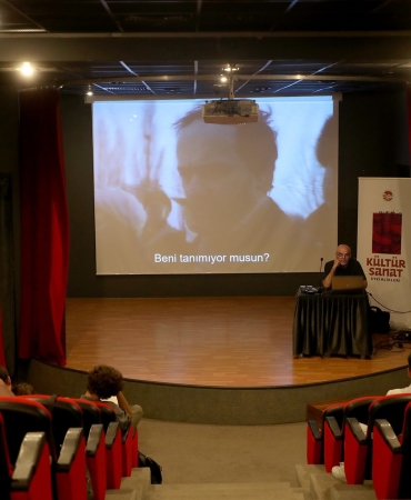 GENÇLER SİNEMA ATÖLYESİNDE BİLİM KURGUYLA GELECEĞİ YORUMLADI