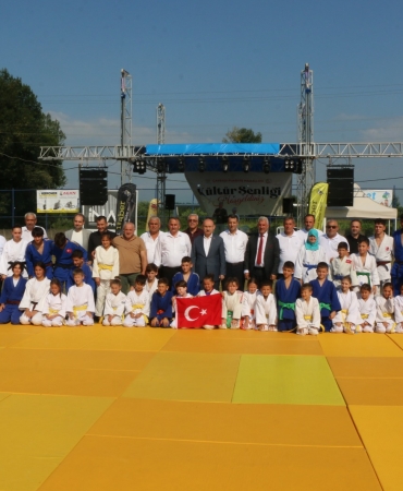 VALİ