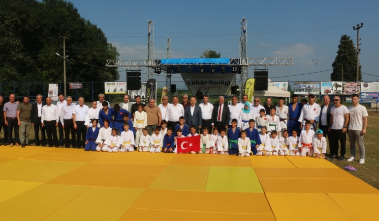 VALİ