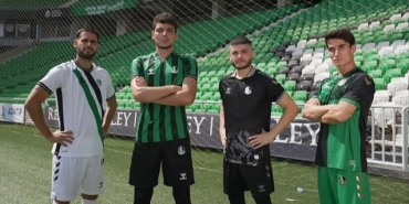 sakaryaspor-un-yeni-formalar-tanitildi_64df4