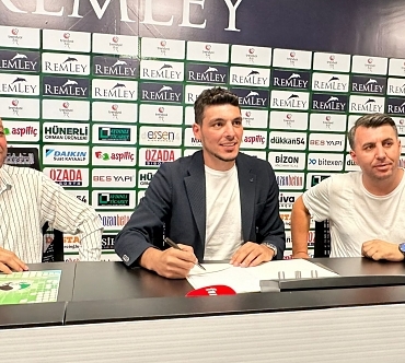 salih-dursun-12-yil-aradan-sonra-sakaryaspor-da_b43ee