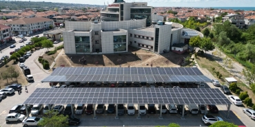 BU HASTANE TÜKETTİĞİNİN İKİ KATI ENERJİ ÜRETİYOR