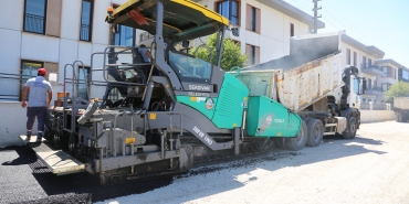 SERDİVAN'DA ASFALT ÇALIŞMALARI SÜRÜYOR