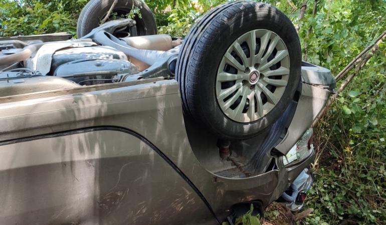 ANADOLU OTOYOLU'NDA HAFİF TİCARİ ARAÇ İLE OTOMOBİL ÇARPIŞTI: 6 YARALI