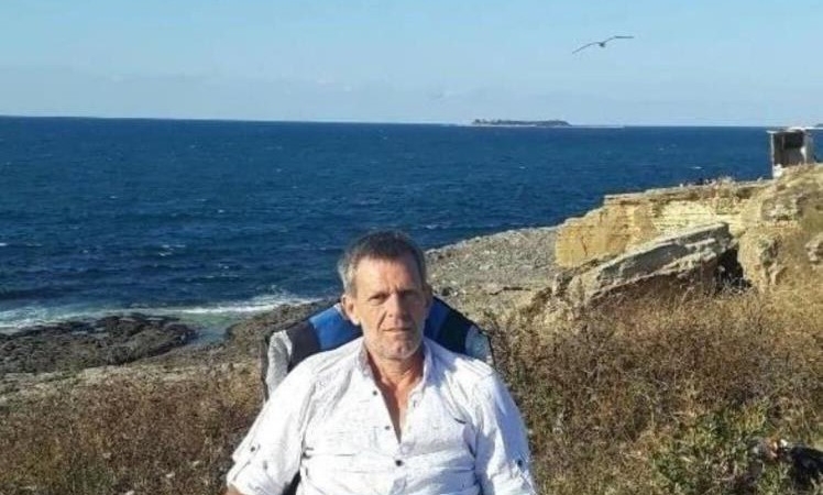 BALIK TUTARKEN NEREDEN GELDİĞİ BELLİ OLMAYAN KURŞUNLA HAYATINI KAYBETTİ