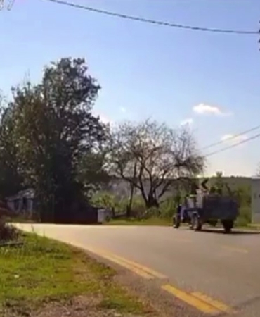 KONTROLDEN ÇIKAN PAT PAT AĞAÇLIK ALANA GİRDİ: 3 YARALI