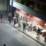 KAHVEHANEDE ÇIKAN TARTIŞMA KANLI BİTTİ: ÇOCUKLUK ARKADAŞINI VURDU