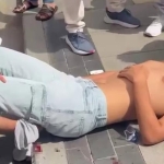 CUMA NAMAZI KILDIĞI ESNADA KALÇASINDAN BIÇAKLANDI