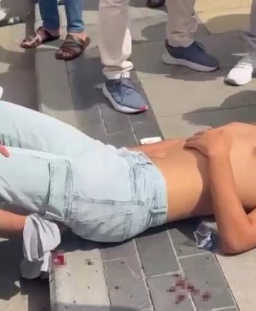 CUMA NAMAZI KILDIĞI ESNADA KALÇASINDAN BIÇAKLANDI