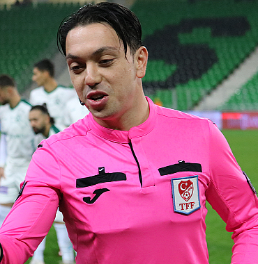 erzurumspor-sakaryaspor-macinin-hakemi-ayberk-demirbas-6974