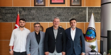 sakaryaspor-dan-osman-celik-e-ziyaret_1bc14