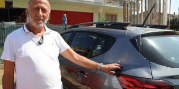 KIZ ARKADAŞINA SİNİRLENDİ, BAŞKASININ YENİ ALDIĞI ARACINI YUMRUKLADI ARAÇ SAHİBİ: "ARACI ÇOCUKLARIMIN VE KENDİMİN BİRİKİMİYLE ALDIK" "KARŞISINDA İNSAN VARMIŞ GİBİ 5-6 KERE VURMUŞ"