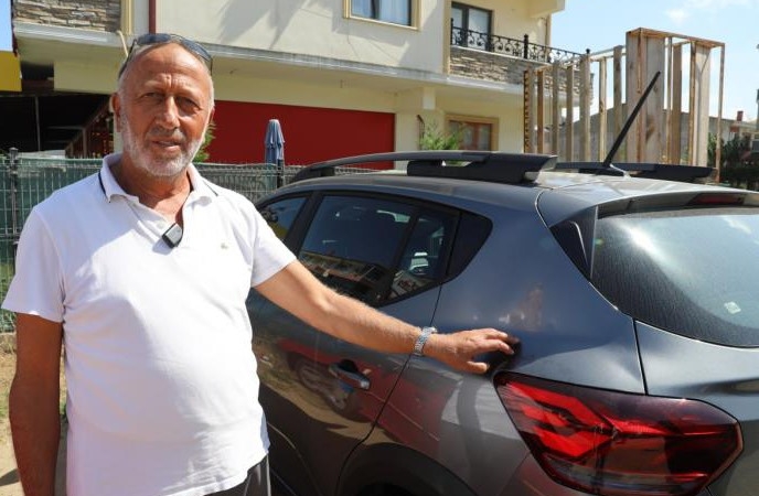 KIZ ARKADAŞINA SİNİRLENDİ, BAŞKASININ YENİ ALDIĞI ARACINI YUMRUKLADI ARAÇ SAHİBİ: "ARACI ÇOCUKLARIMIN VE KENDİMİN BİRİKİMİYLE ALDIK" "KARŞISINDA İNSAN VARMIŞ GİBİ 5-6 KERE VURMUŞ"