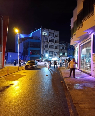 ALKOLLÜ EĞLENCE MEKANINDA SİLAHLI KAVGA: 2 YARALI