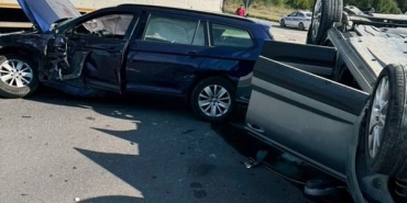 D-650'DE OTOMOBİL İLE ÇARPIŞAN CİP TAKLA ATTI: 8 YARALI