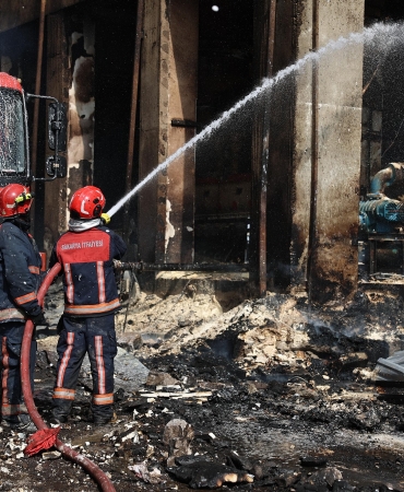 SAKARYA'DAKİ PATLAMADA SON DURUM: 6'SI AĞIR TOPLAM 28 YARALI VALİ KARADENİZ: "6 AĞIR YARALIDAN 2'Sİ ENTÜBE OLMAK ÜZERE 28 KİŞİNİN YARALANDIĞI PATLAMADA, FABRİKA İÇERİSİNDE KİMSE KALMADI"