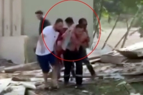 SAKARYA'DAKİ PATLAMA SONRASI İLK ANLAR: YARALIYI BÖYLE TAŞIMIŞLAR