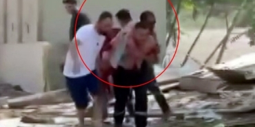 SAKARYA'DAKİ PATLAMA SONRASI İLK ANLAR: YARALIYI BÖYLE TAŞIMIŞLAR